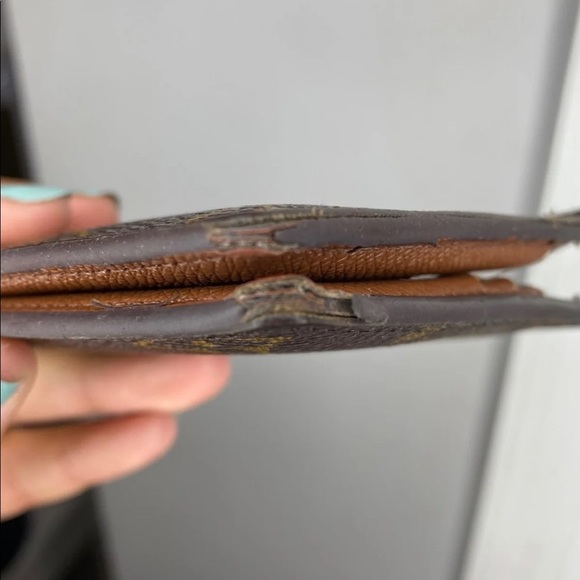 Louis Vuitton Wallet - Picture 4 of 4